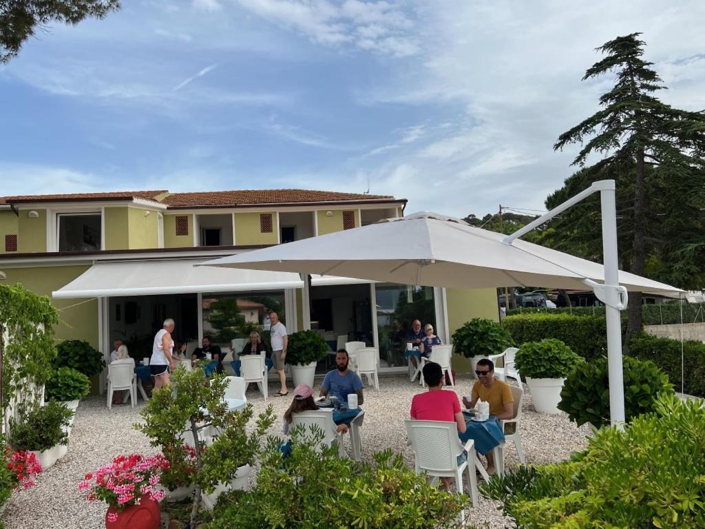 Hotel Barbarossa Porto Azzurro Buitenkant foto